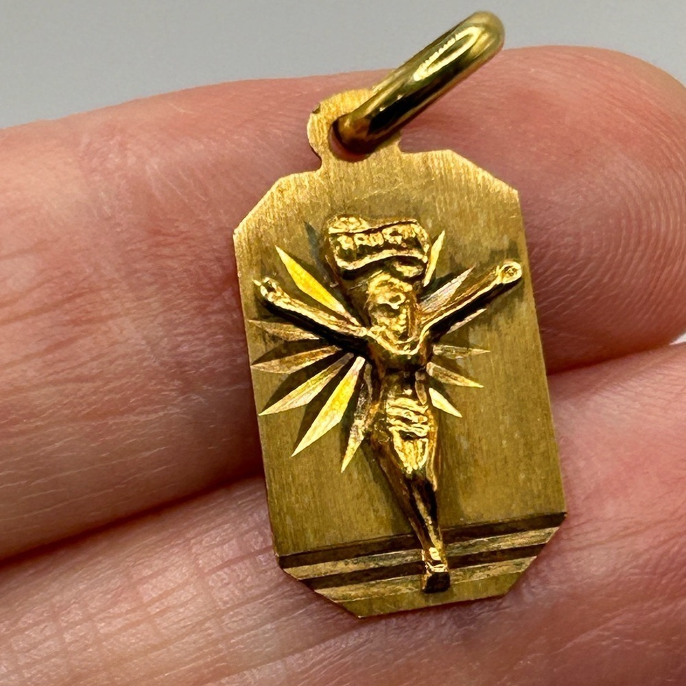 Estate 18k Yellow Gold Jesus Pendant Charm 1.7 Grams